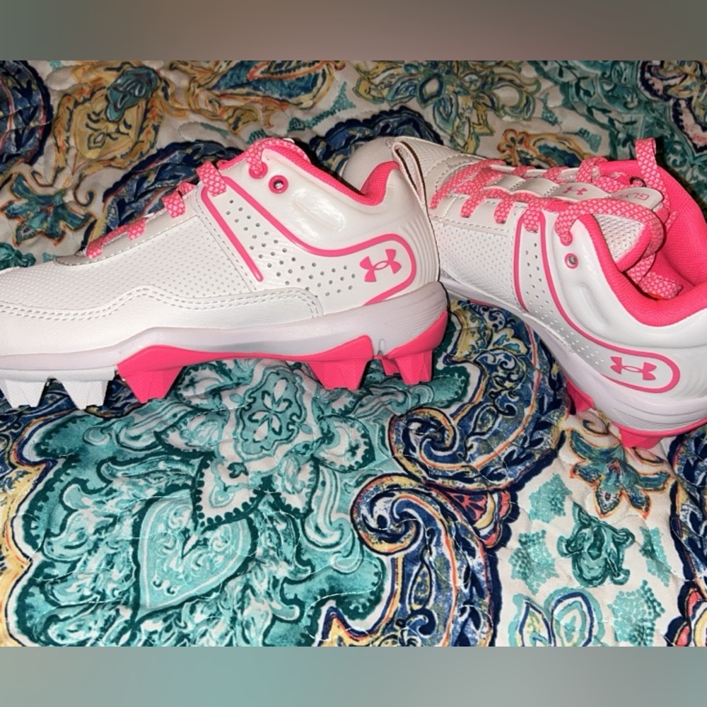 Girls Underarmour Cleats New